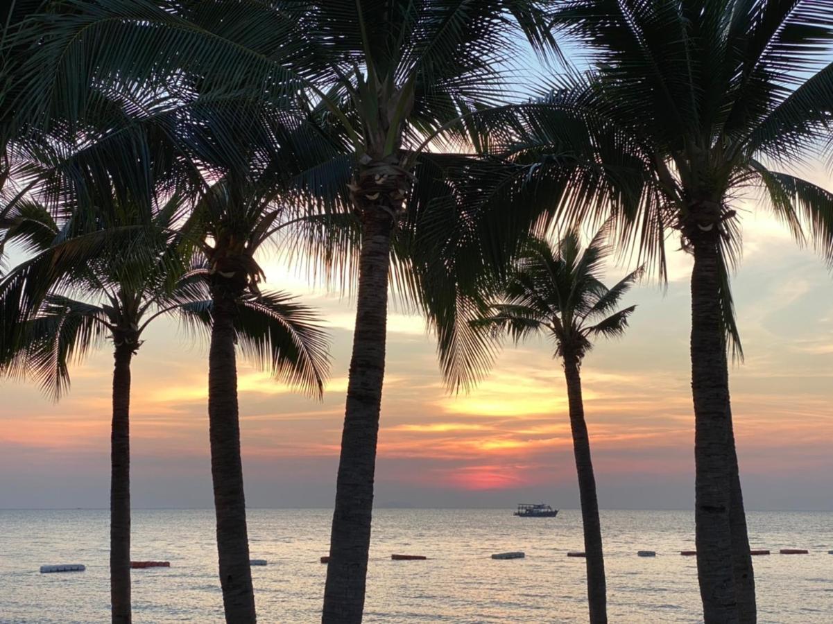 Luxurious Apartment On Jomtien Beach Road Buitenkant foto